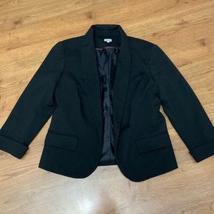 Black fitted women’s blazer